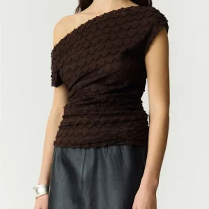 YAS Katana OffShoulder Top